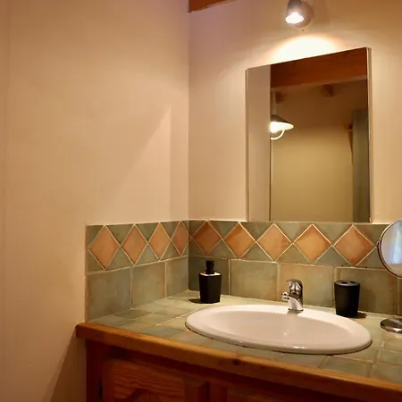 Belles D'hote, Spacieuses Et Paisibles, En Pays De Forcalquier