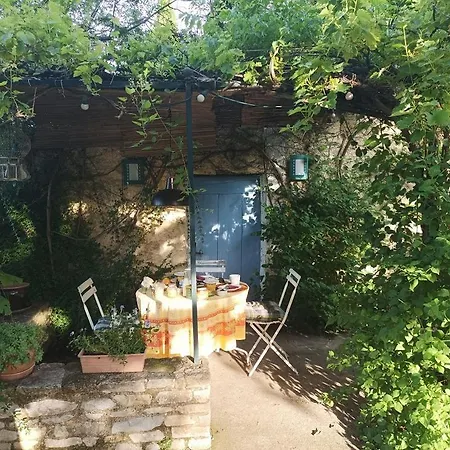 Belles D'hôte, Spacieuses Et Paisibles, En Pays De Forcalquier 3*