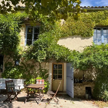 Belles D'hôte, Spacieuses Et Paisibles, En Pays De Forcalquier 3*