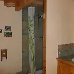 Belles D'hote, Spacieuses Et Paisibles, En Pays De Forcalquier Bed & Breakfast 3*