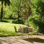 Belles D'hote, Spacieuses Et Paisibles, En Pays De Forcalquier Bed & Breakfast