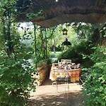 Bed & Breakfast Belles D'hote, Spacieuses Et Paisibles, En Pays De Forcalquier 3*