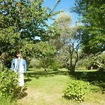 Belles D'hote, Spacieuses Et Paisibles, En Pays De Forcalquier Bed & Breakfast