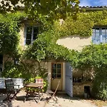 Belles D'hote, Spacieuses Et Paisibles, En Pays De Forcalquier 3*