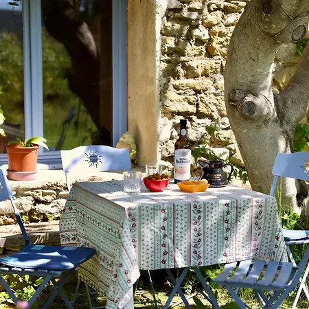 Belles D'hote, Spacieuses Et Paisibles, En Pays De Forcalquier 3*