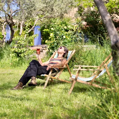 לינה וארוחת בוקר Belles D'hote, Spacieuses Et Paisibles, En Pays De Forcalquier