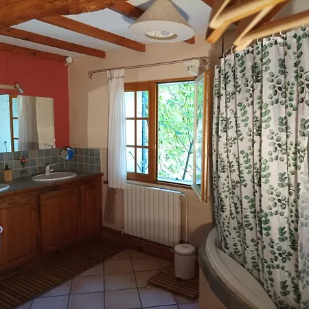 Belles D'hote, Spacieuses Et Paisibles, En Pays De Forcalquier לינה וארוחת בוקר