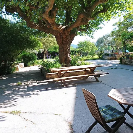 לינה וארוחת בוקר Belles D'hote, Spacieuses Et Paisibles, En Pays De Forcalquier