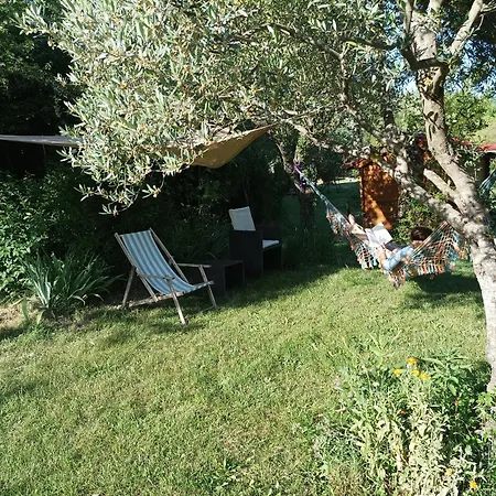 Belles D'hote, Spacieuses Et Paisibles, En Pays De Forcalquier לינה וארוחת בוקר 3*