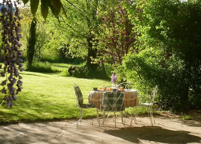 Belles D'hote, Spacieuses Et Paisibles, En Pays De Forcalquier Bed & Breakfast