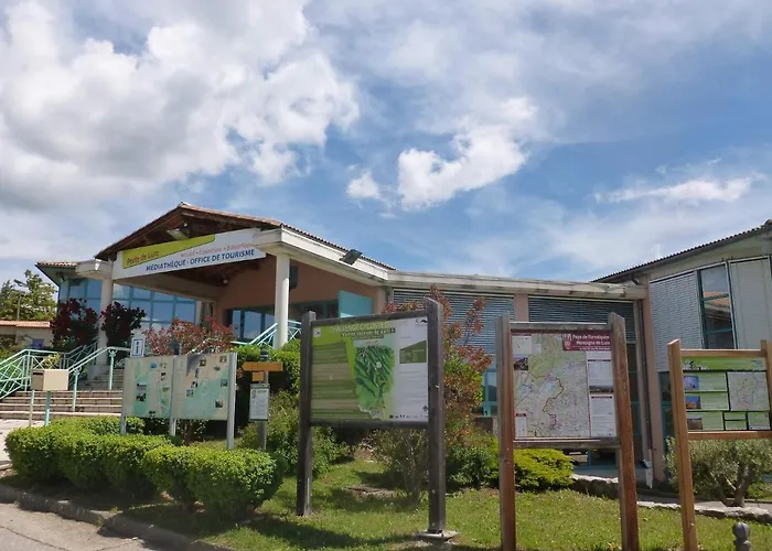 Bed & Breakfast Belles D'hote, Spacieuses Et Paisibles, En Pays De Forcalquier