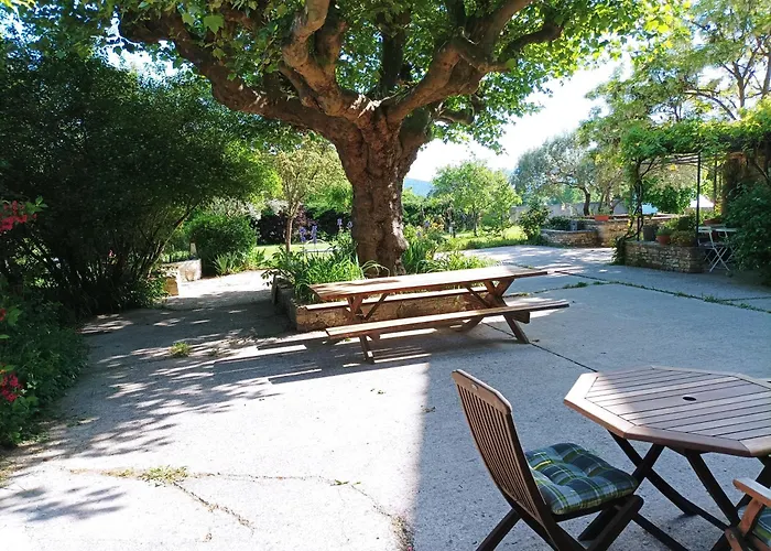 Bed & Breakfast Belles D'hote, Spacieuses Et Paisibles, En Pays De Forcalquier